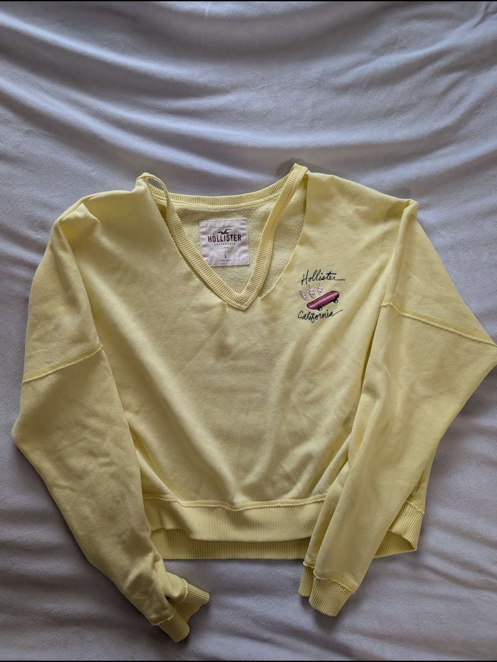 Y2K Skater Hollister Cutout V-Neck Sweatshirt Womens L Pastel Yellow Embroidered